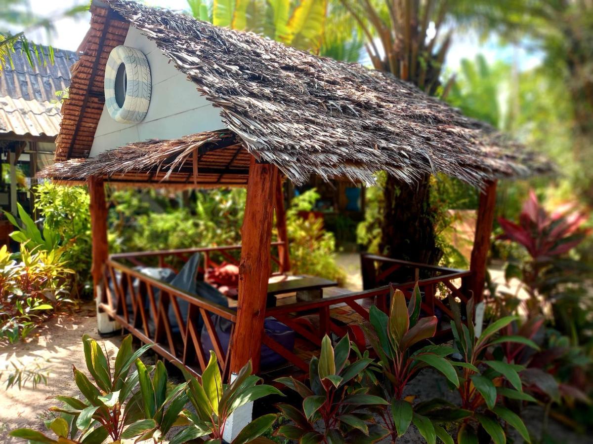 Sabai Sabai Beach Bungalows Koh Phayam Exterior photo