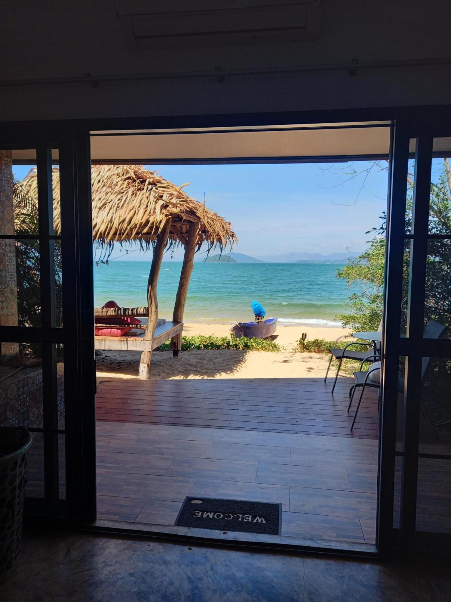Sabai Sabai Beach Bungalows Koh Phayam Room photo