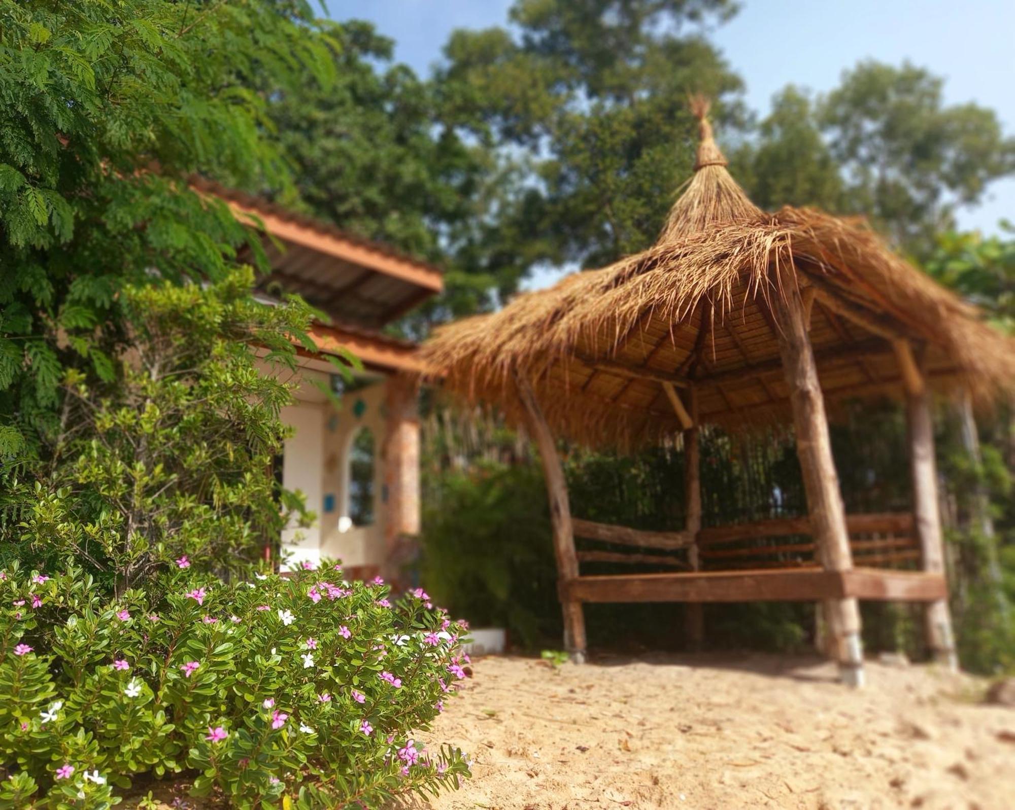 Sabai Sabai Beach Bungalows Koh Phayam Room photo