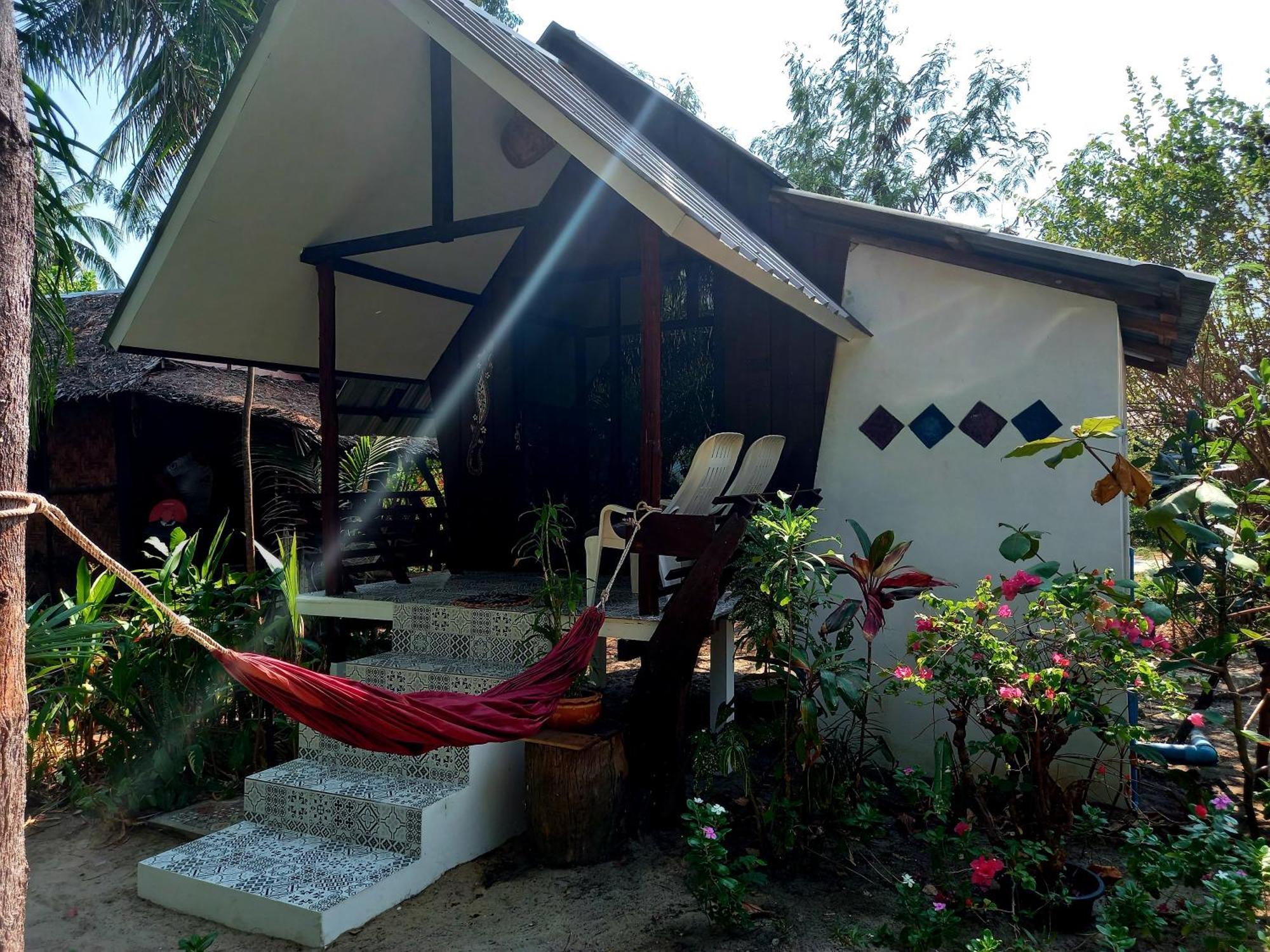 Sabai Sabai Beach Bungalows Koh Phayam Room photo
