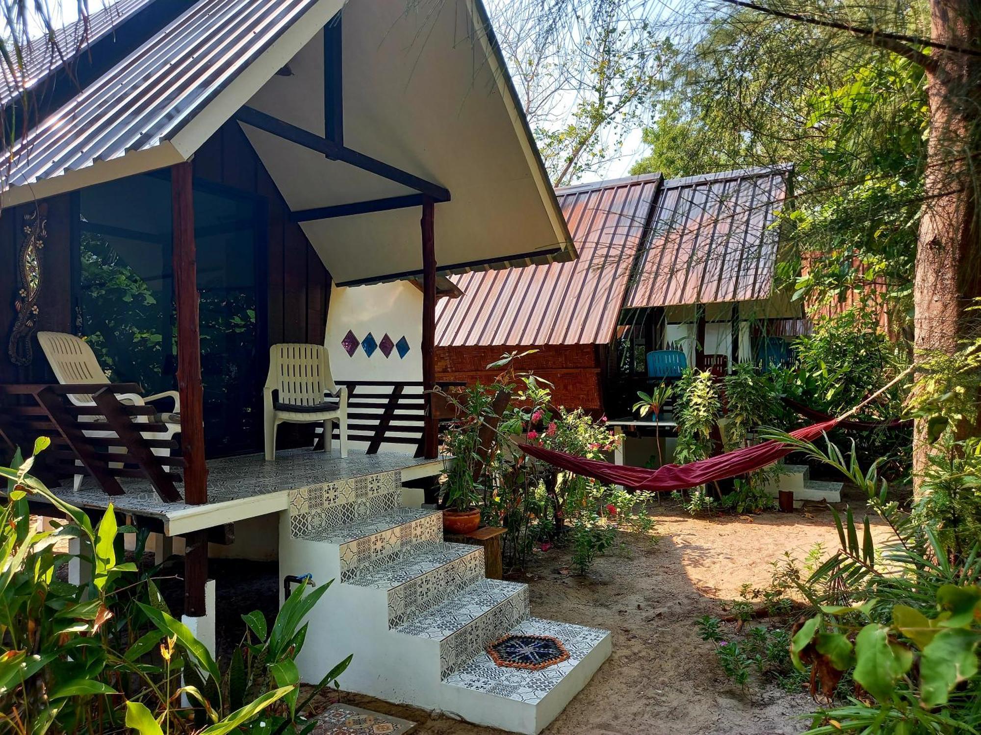 Sabai Sabai Beach Bungalows Koh Phayam Room photo