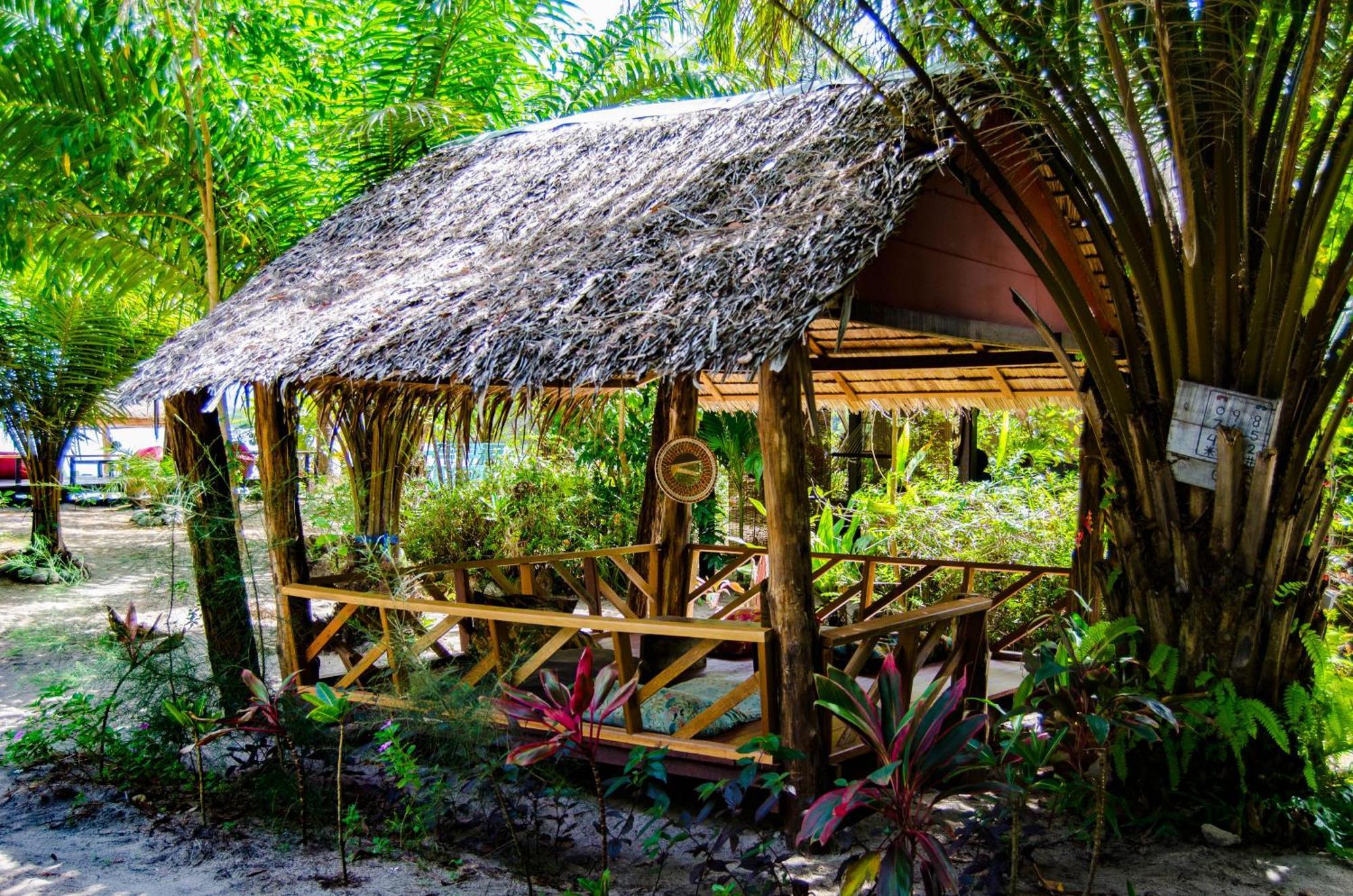Sabai Sabai Beach Bungalows Koh Phayam Exterior photo